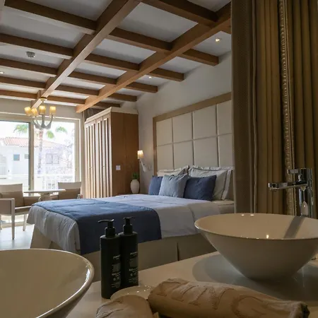 King Jason - Designed For Adults By Louis فندق 4*